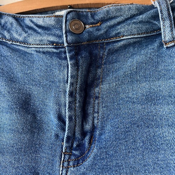 Gently Worn but Lovingly Cared For Mom Jeans by Hammer Jeans Los Angeles - Picture 4 of 10